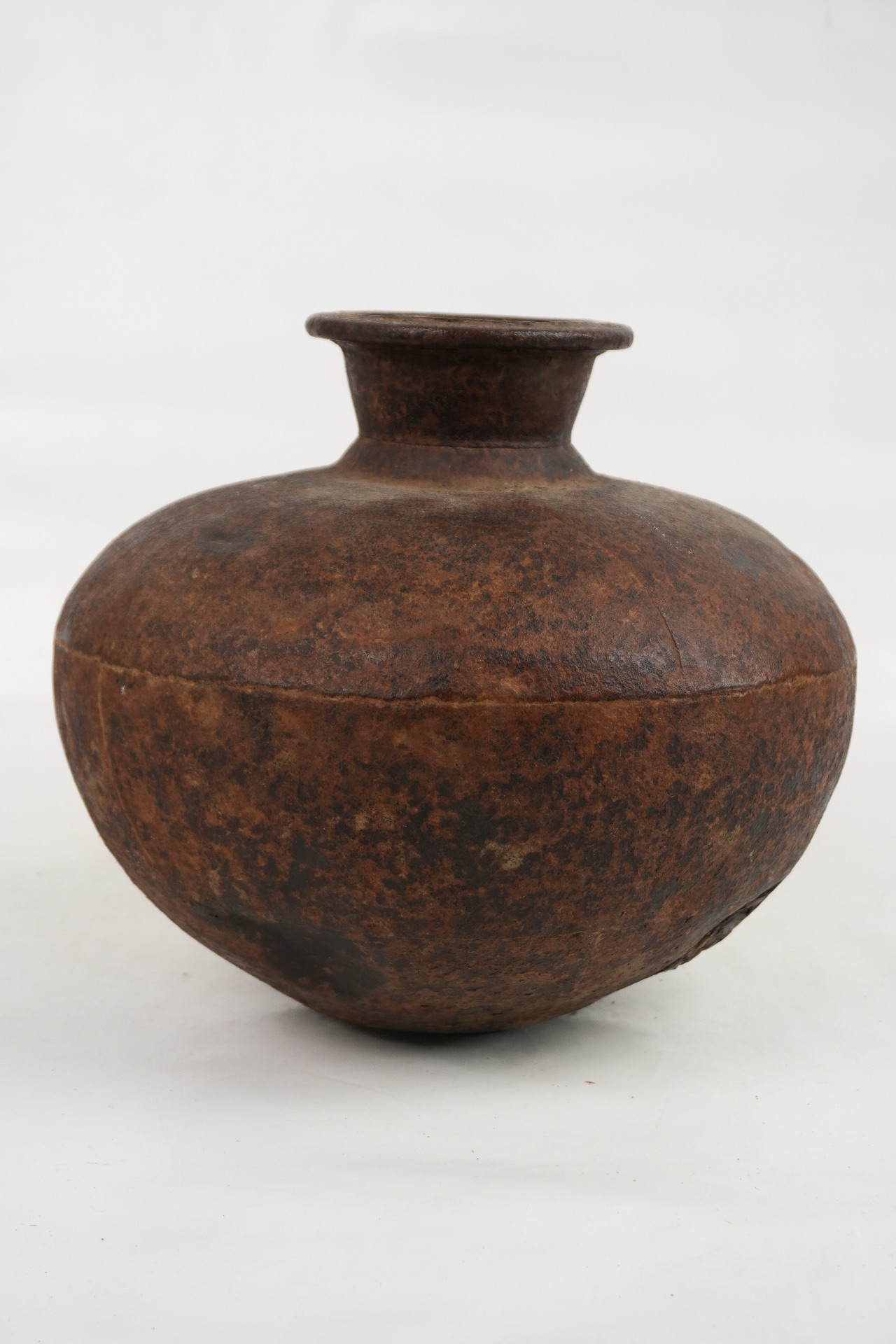 Metal jar antique