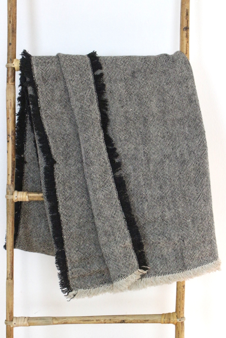 Black mottled Linen plaid, Leinenplaid schwarz und beige Leinendecke schwarz meliert mit Fransen, 135x200