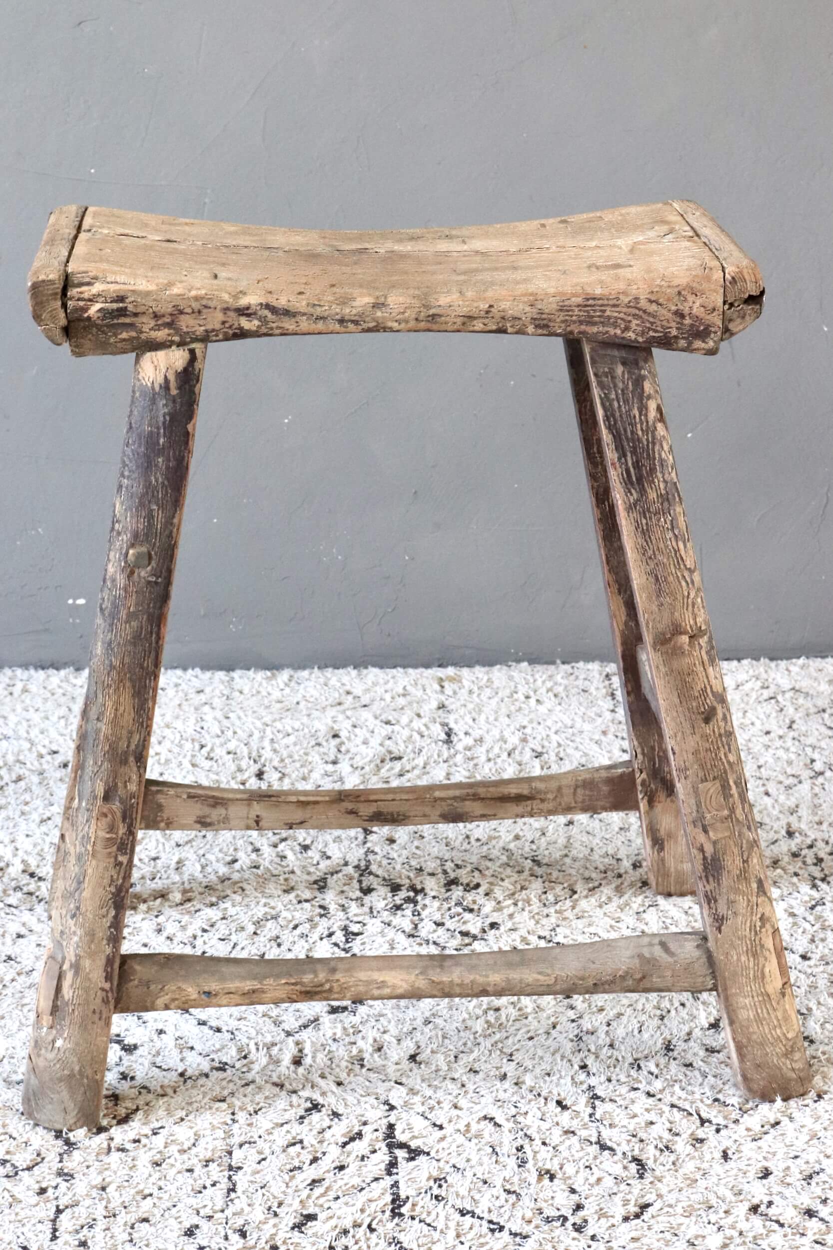 Holzhocker antik Wabi Sabi