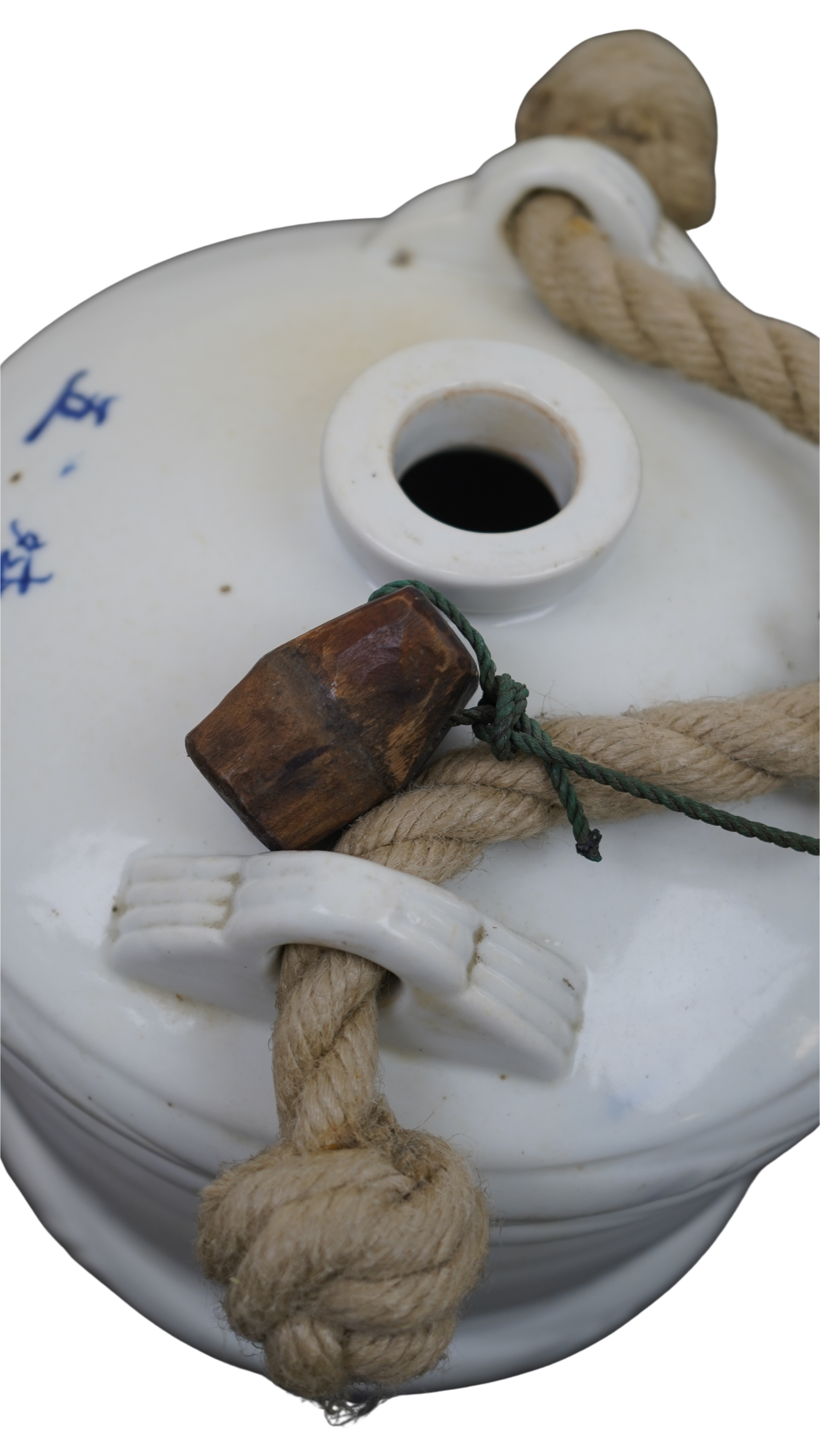 Traditionelles japanisches Sake-Gefäß aus Porzellan