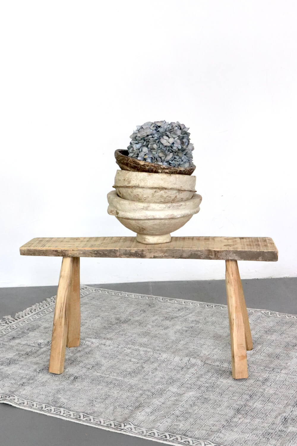 Derbe Bank aus altem Naturholz rustikal, 88 cm kleine Holzbank rustikal