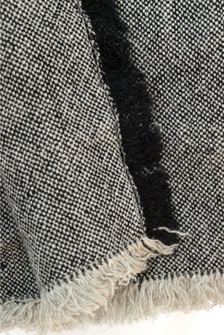 back Leinendecke schwarz meliert mit Fransen, 135x200