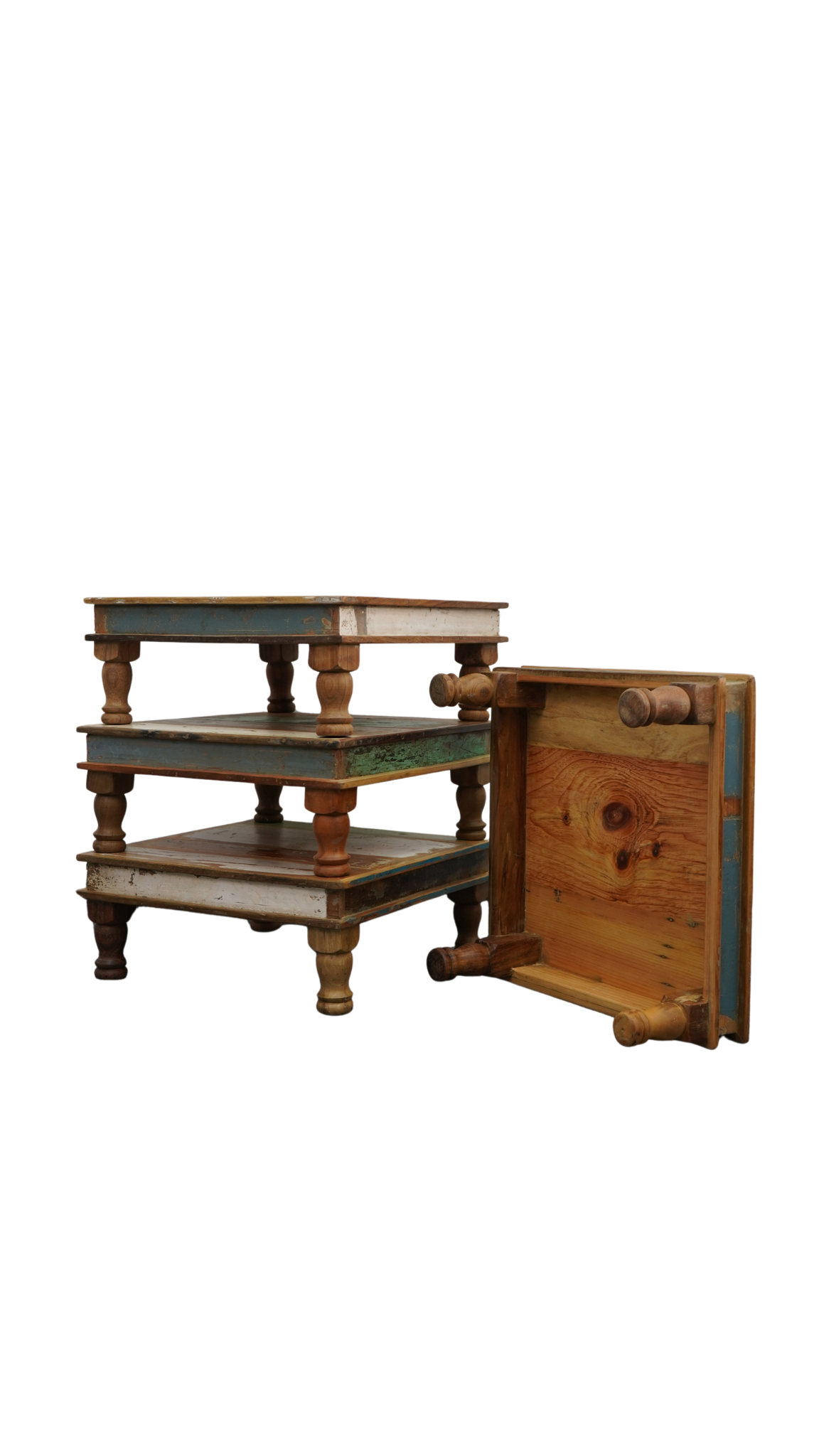 Couchtisch aus recyceltem Massivholz im Shabby-Chic-Look – Vintage & bunt