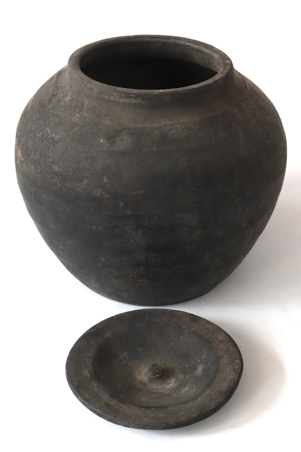 Alter chinesischer Tontopf mit Deckel, 18xø22
