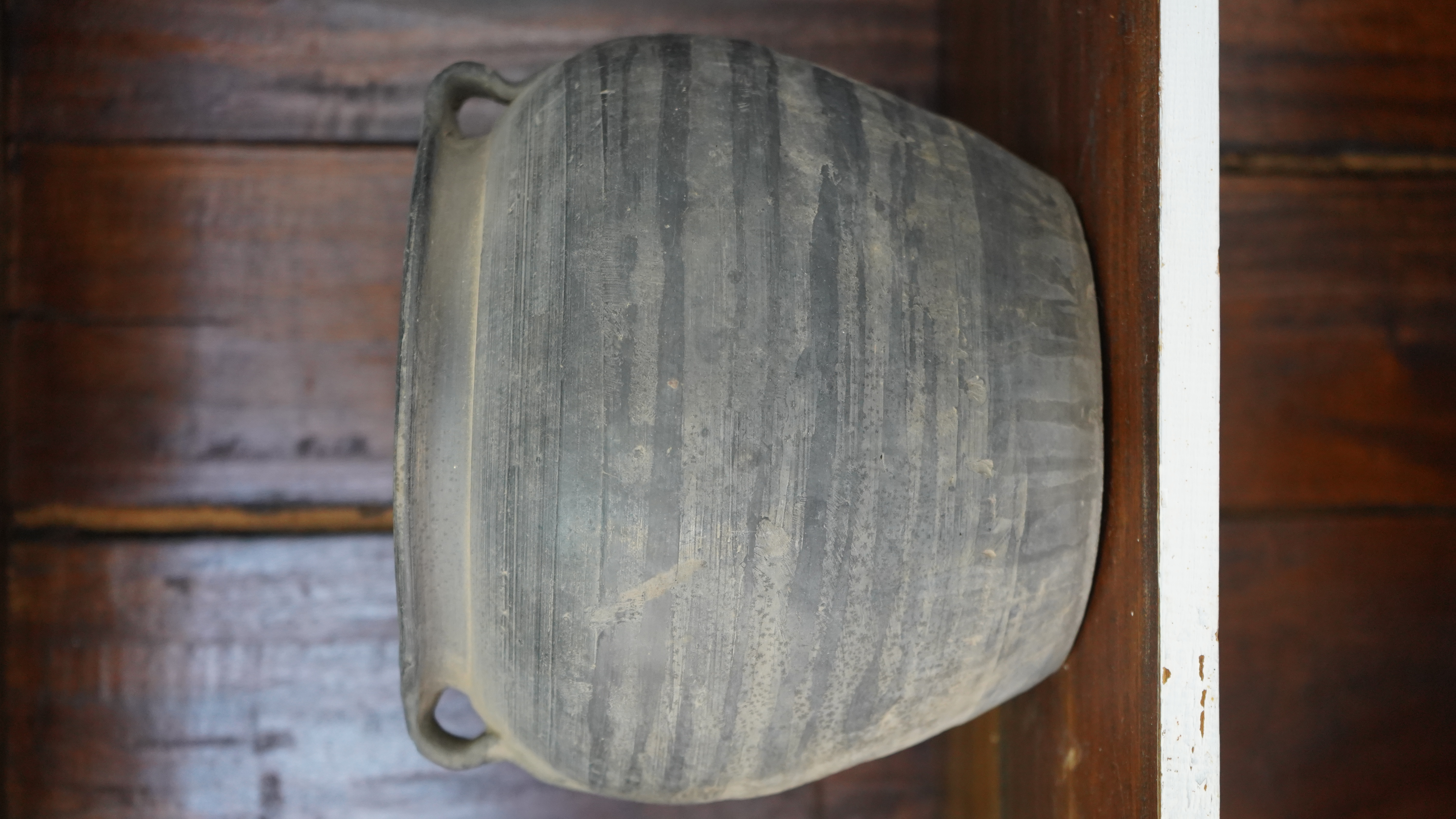 rustikaler Tontopf China antik grau