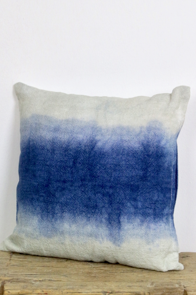 batik kissen blau weiß Leinen, kleines dip dye kissen blau weiß indigo, Leinenkissen indigo weiß Batikkissen Leinen weiß Indigo 35x35