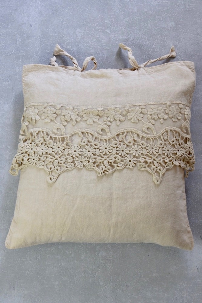 linen, cushion, laces, emroidery, beige, sand, france, french, romantique, shabby chic, leinen, kissen, grau, spitzen, stickereien, romantisch, amandine de brevelay, rachel ashwell Leinenkissen mit Spitze, sand, 40x40