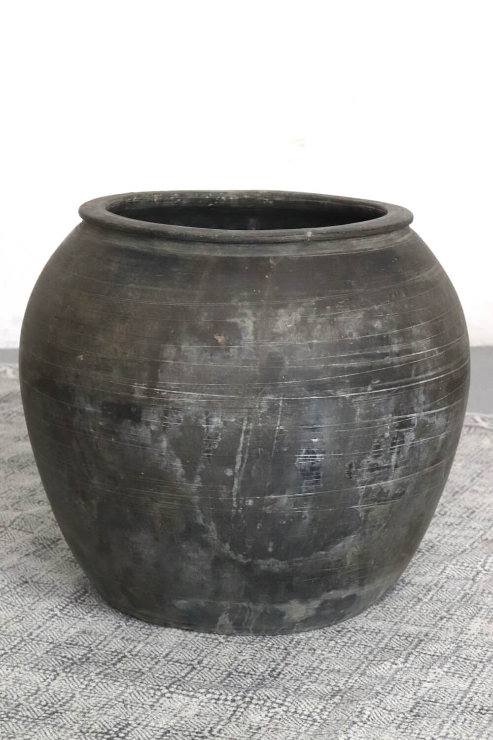 Large antique clay pot, 34xø40