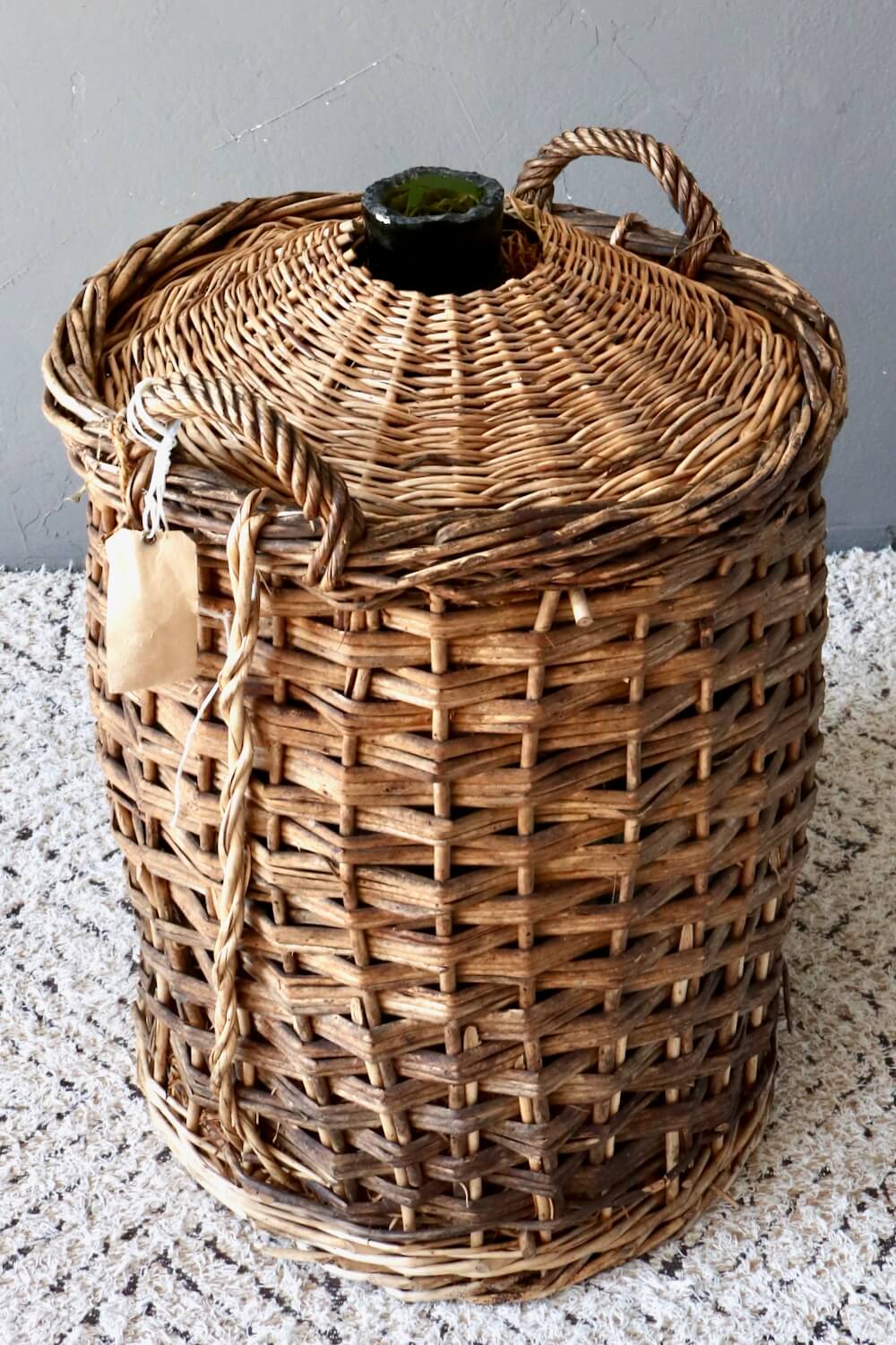 Großer Biedermeier Weinballon im Korb Großer Biedermeier Weinballon im Korb